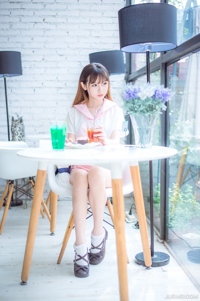 “莫要乱说，我之前开玩笑的。”魏延连忙道，虽然他很想打，但要事因为这个就让庞统去死，那他还是宁愿和平接受蜀中。